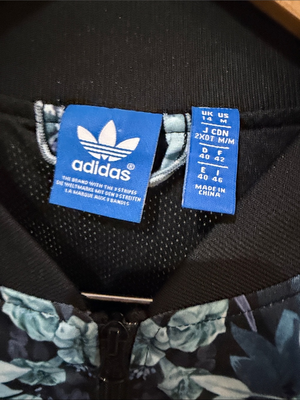 Adidas Jacket. Size medium - Picture 4 of 6